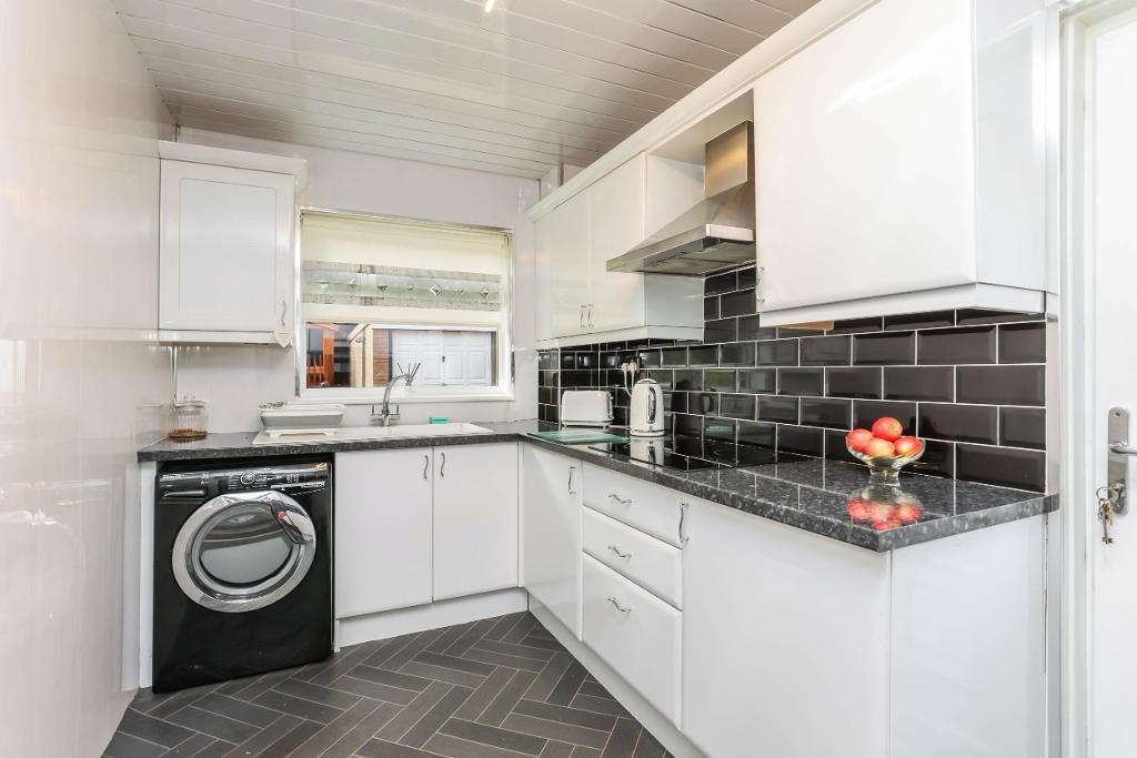 Property photo 3 of 23 Kitchen