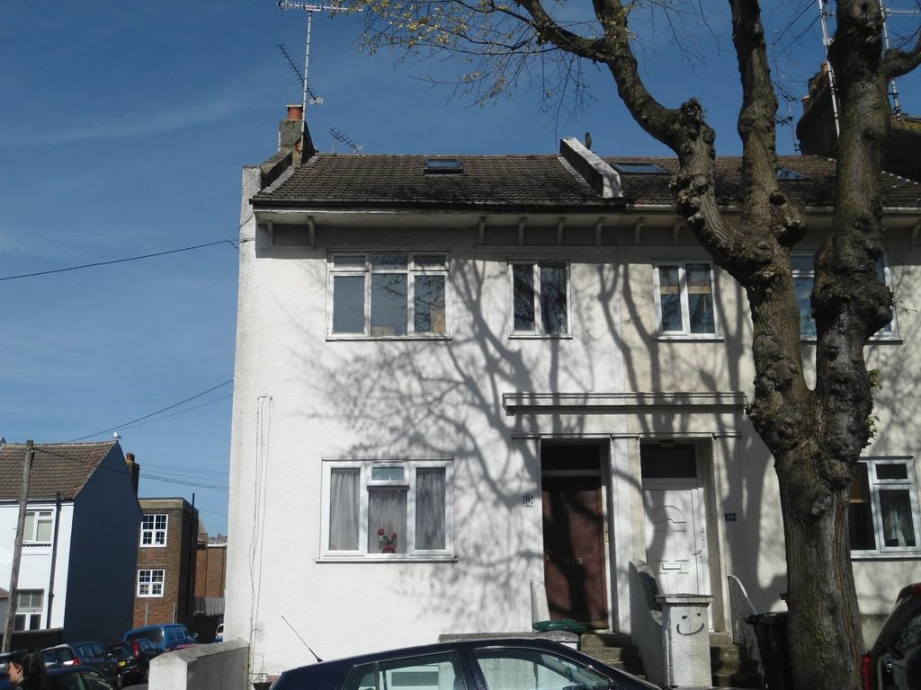 Property photo 1 of 8 2 Bedroom