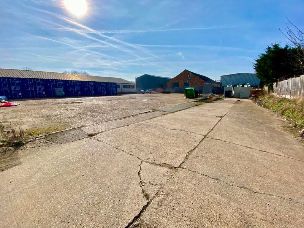 Property photo 1 of 3