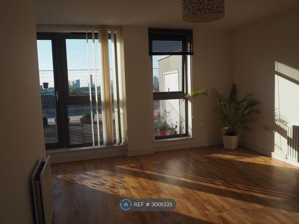 Property photo 1 of 7 Open-Plan Living Space Overlooking Private Terrace