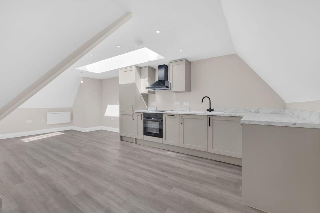 Property photo 2 of 29 4Aa842F3-3660-44B8-B6A4-B43Bc8E08Bbb.Jpg