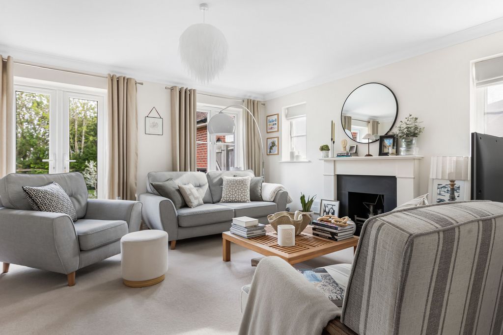 Property photo 2 of 27