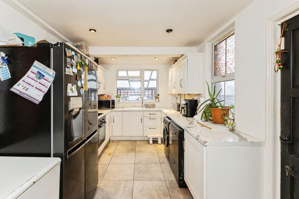 Property photo 2 of 21