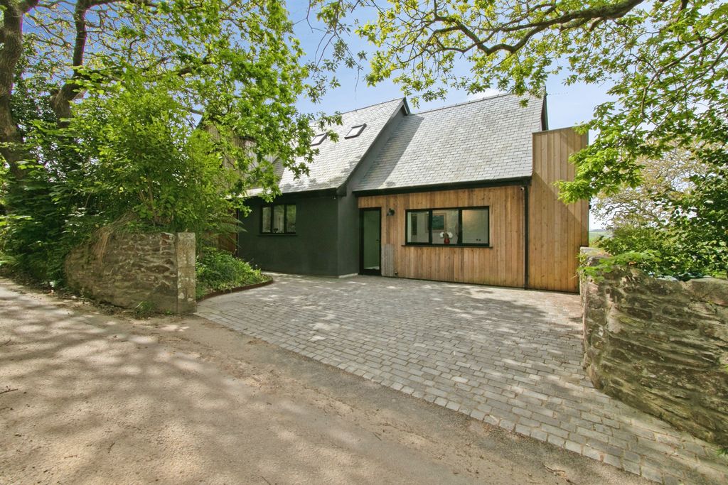 Property photo 3 of 61 Front