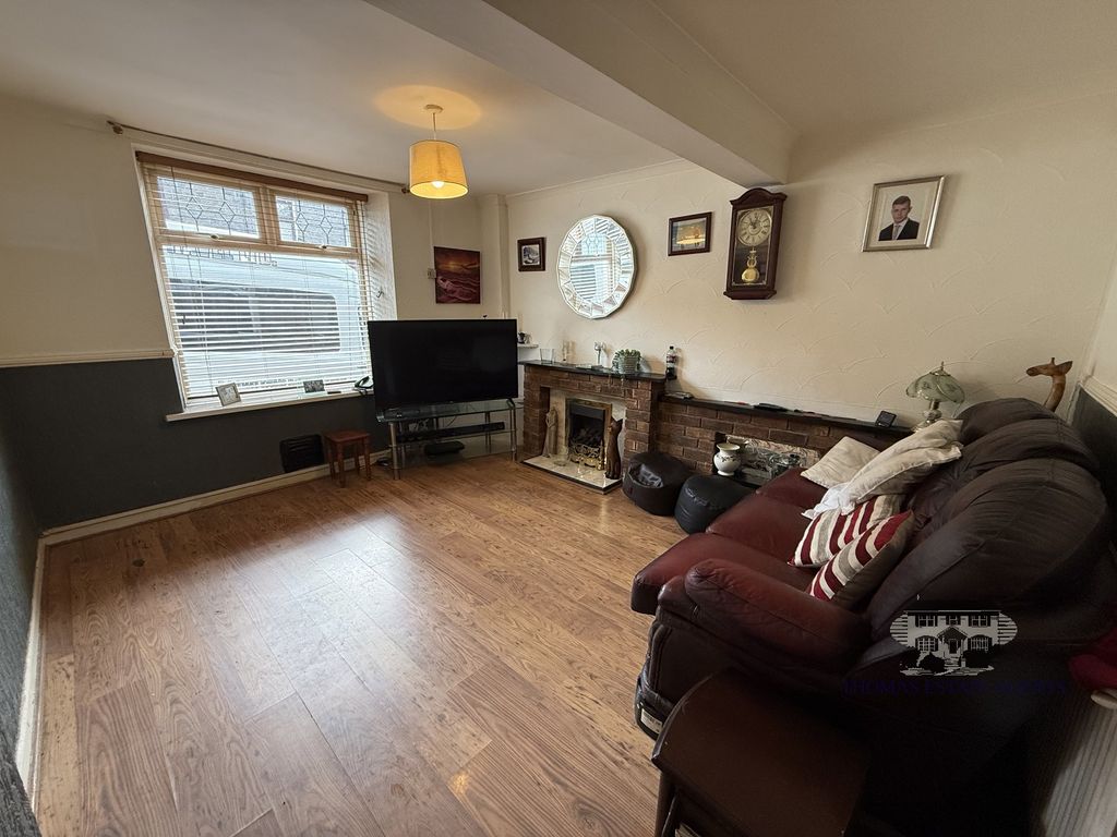 Property photo 2 of 12 Lounge