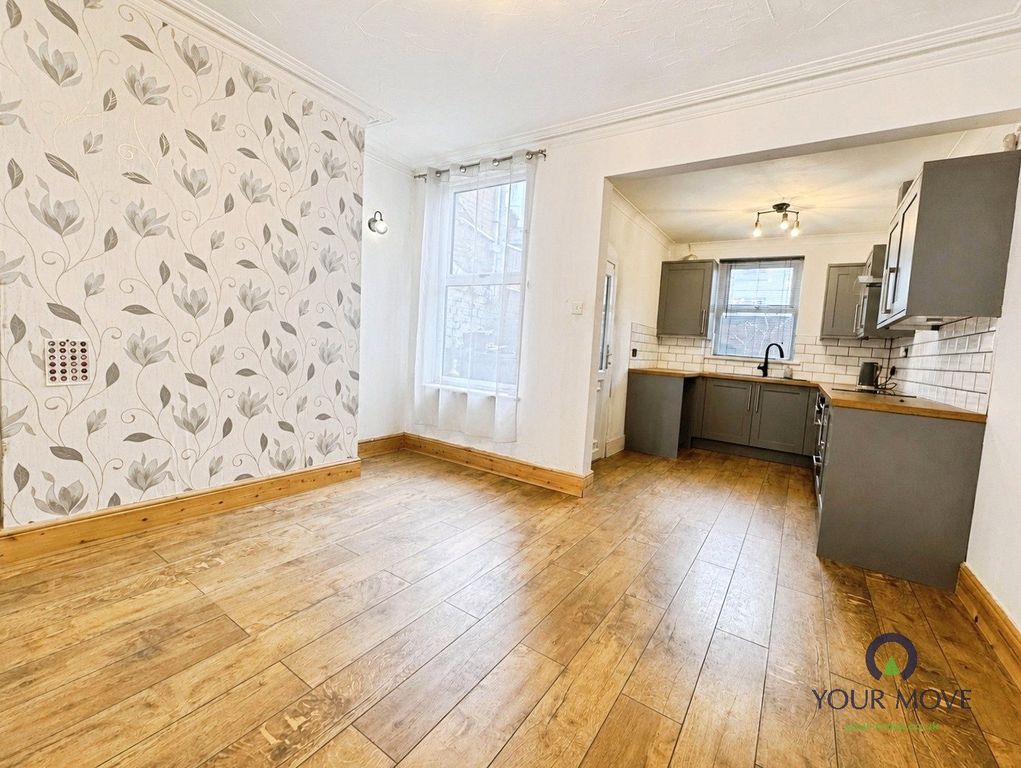 Property photo 3 of 8 Picture No. 12