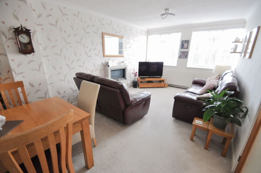 Property photo 2 of 36