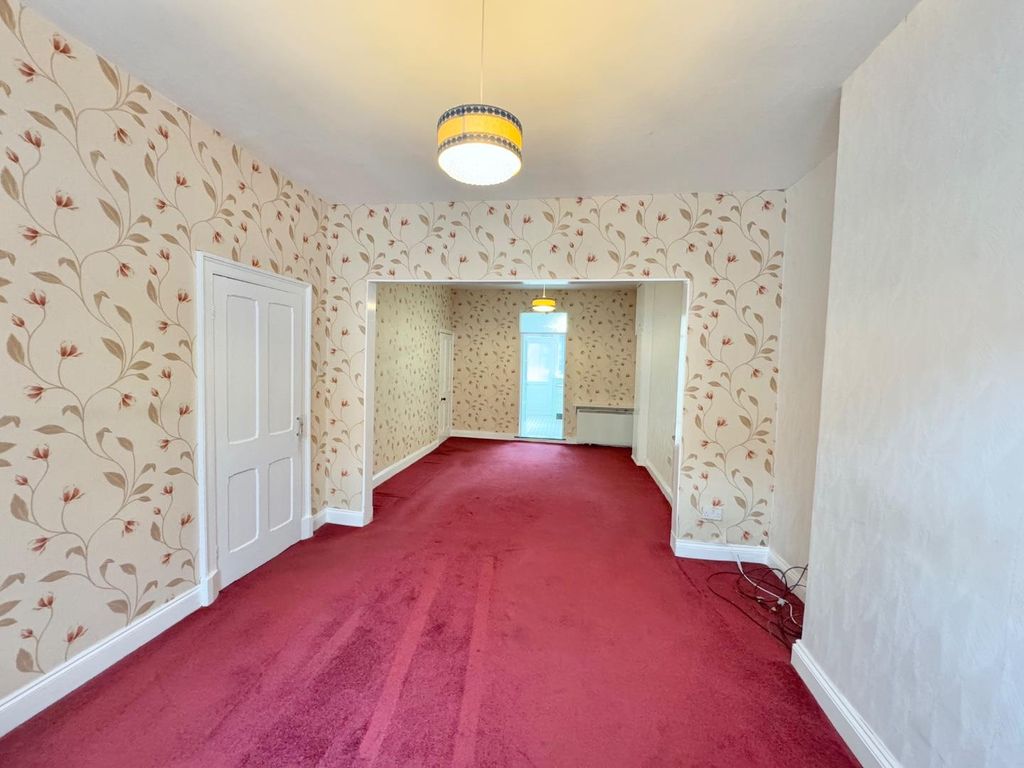 Property photo 2 of 11 Lounge