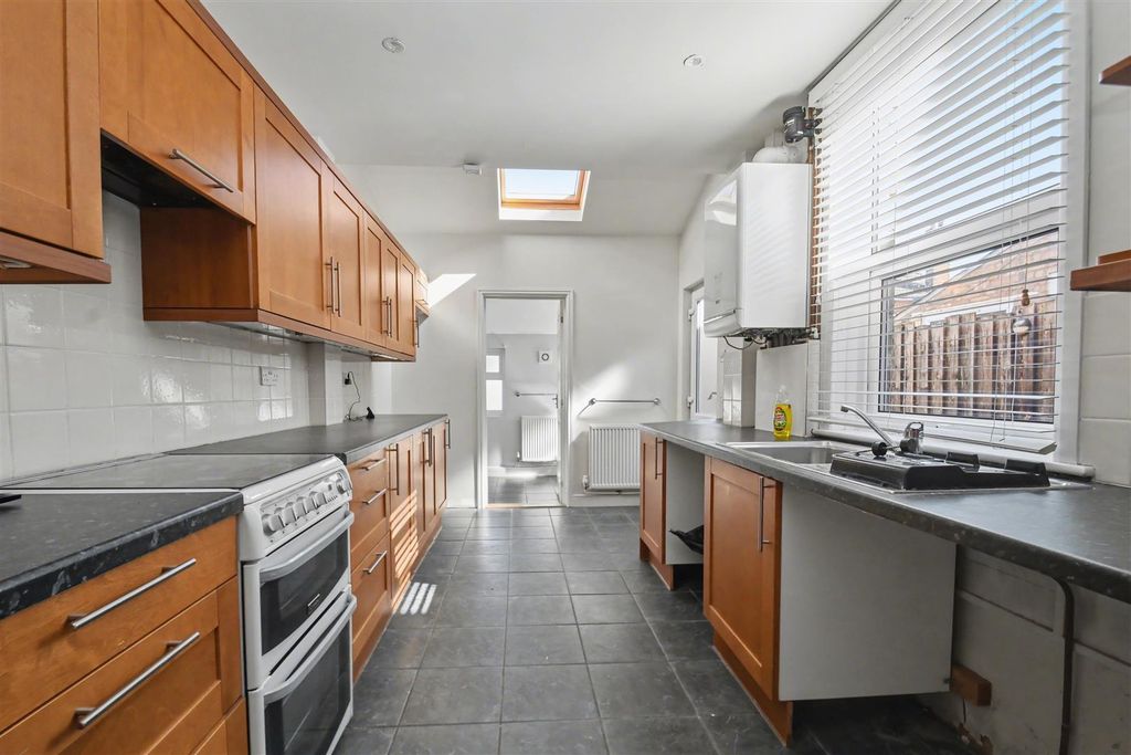 Property photo 3 of 8 Kitchen.Jpg