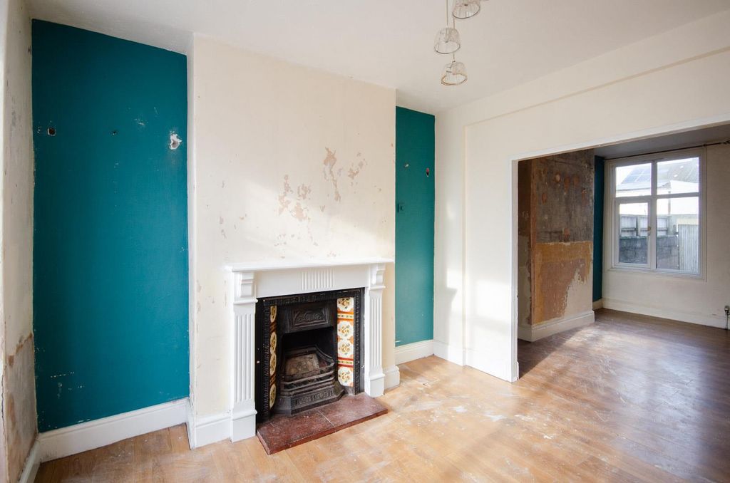 Property photo 3 of 17