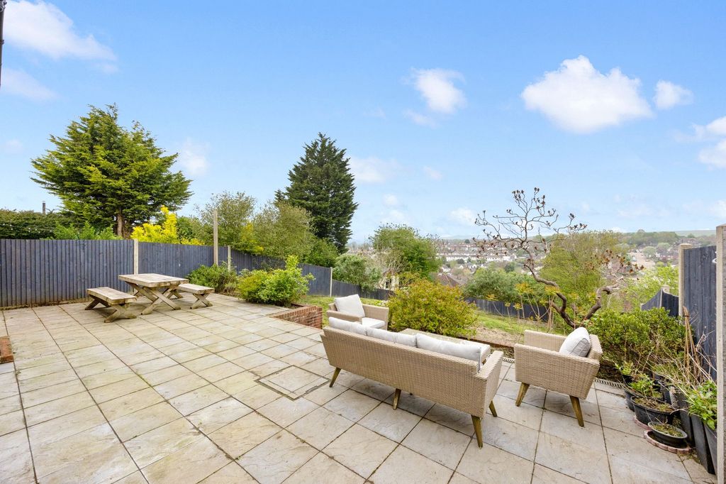 Property photo 2 of 22