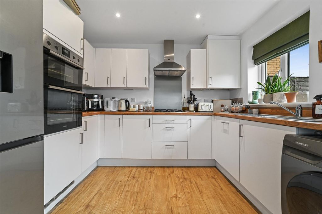 Property photo 2 of 17 Kitchen Dining Room