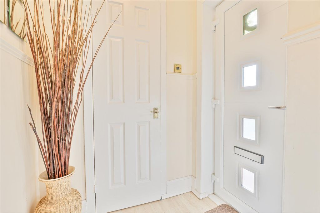 Property photo 2 of 30