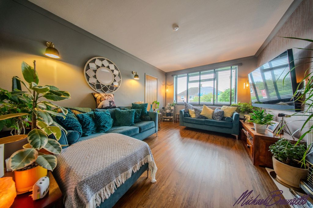 Property photo 2 of 25