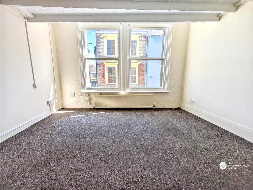 Property photo 2 of 9 Lounge