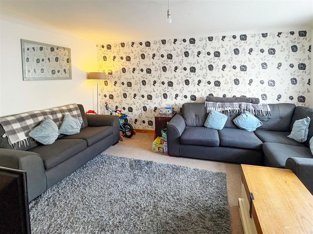 Property photo 3 of 10 Image00020.Jpg