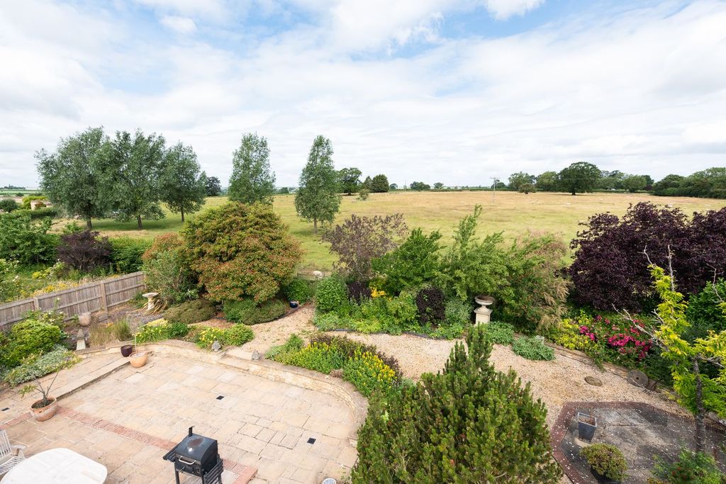 Property photo 3 of 36
