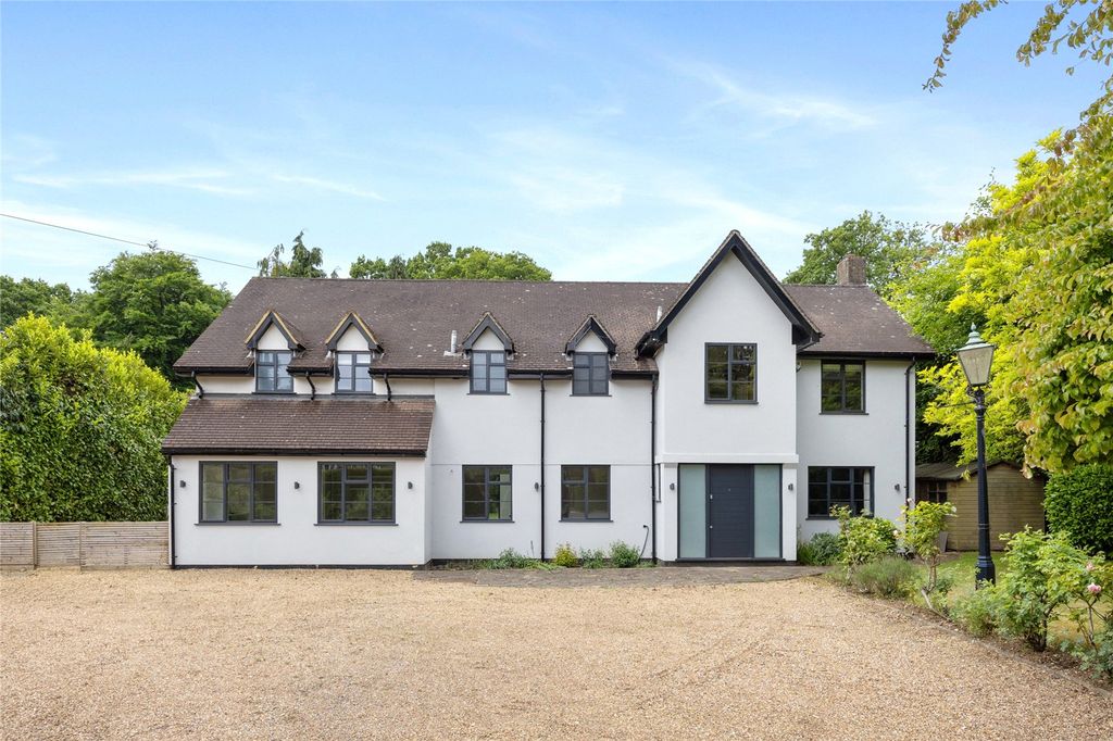 Property photo 3 of 26 Tudor House