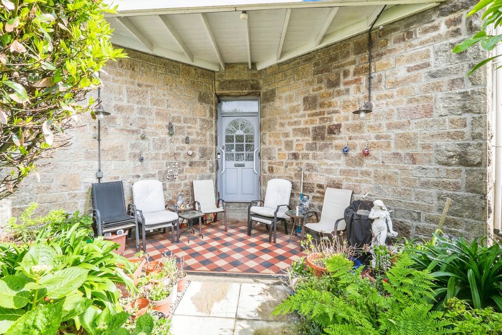 Property photo 2 of 22 Outside Space