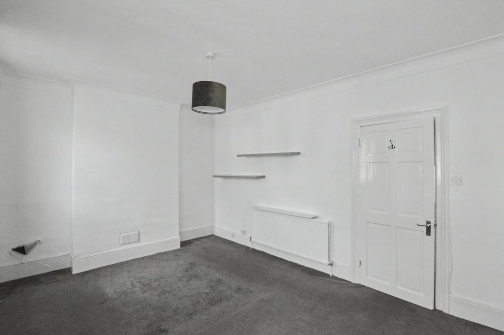 Property photo 2 of 14 13 Green Street, Forest Gate, E7 8Da