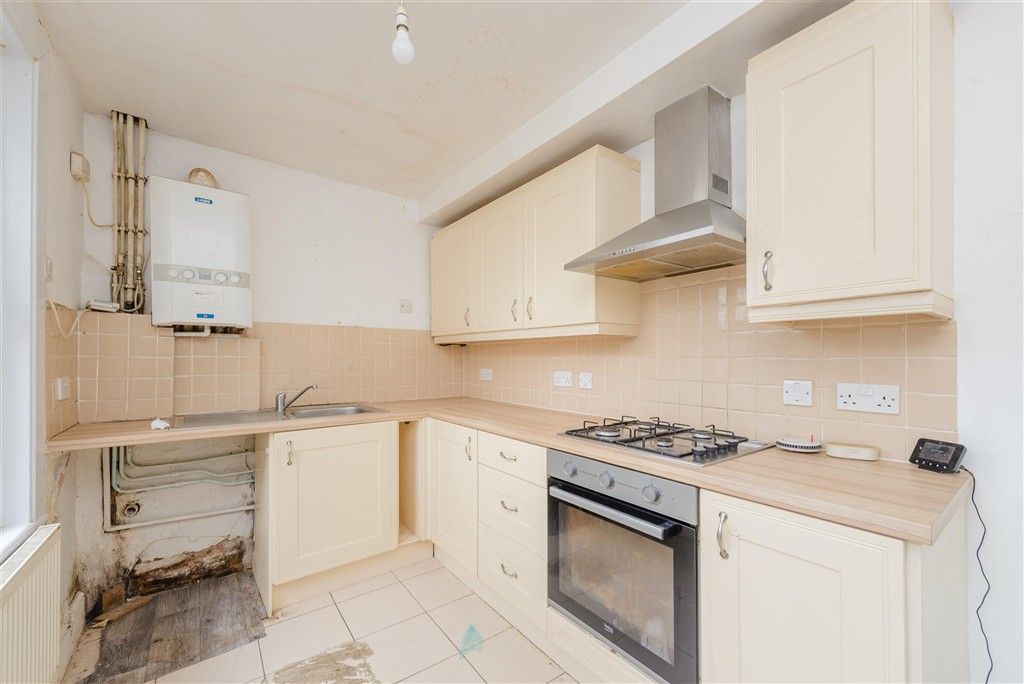 Property photo 3 of 8 Kitchen