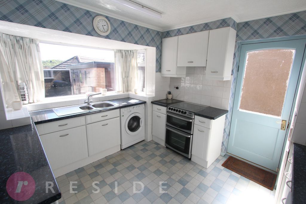 Property photo 3 of 18 Kitchen