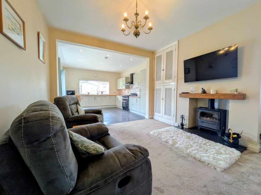 Property photo 3 of 18 Ae3Fd1A2-c32E-4c87-A7Fb-B3d450Dd950E
