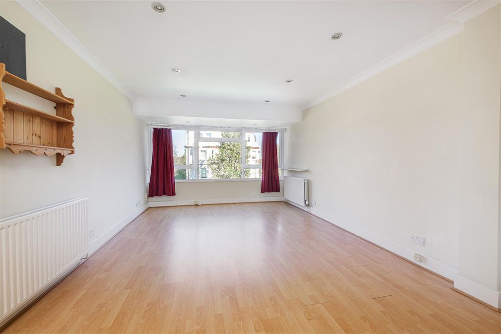 Property photo 2 of 10 5 Vandyke Close Rec 1.Jpg