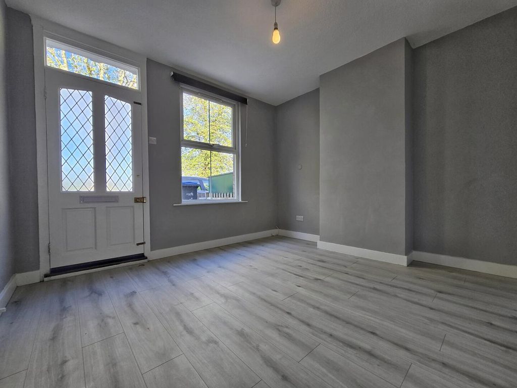 Property photo 1 of 12 Living Room