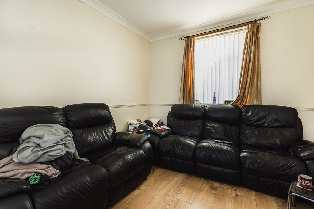 Property photo 2 of 21