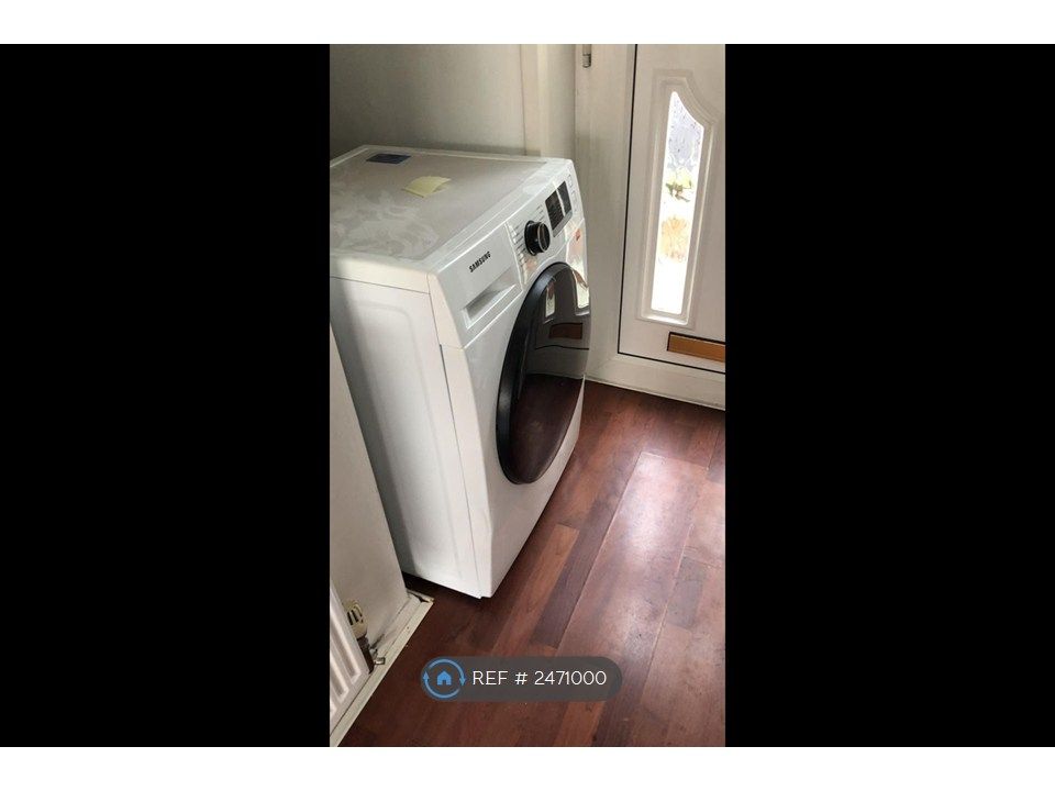 Property photo 2 of 13 Washer Dryer