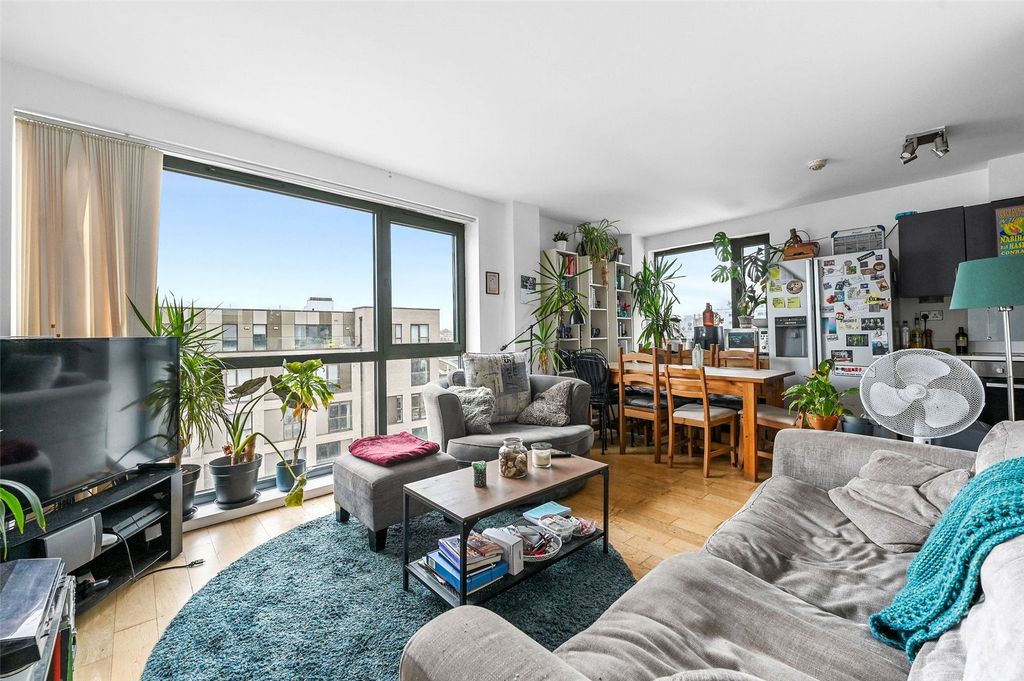 Property photo 1 of 16 Living Room