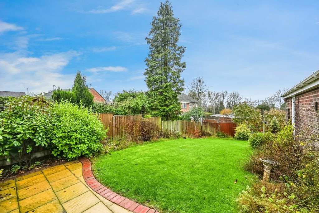 Property photo 3 of 8 Garden