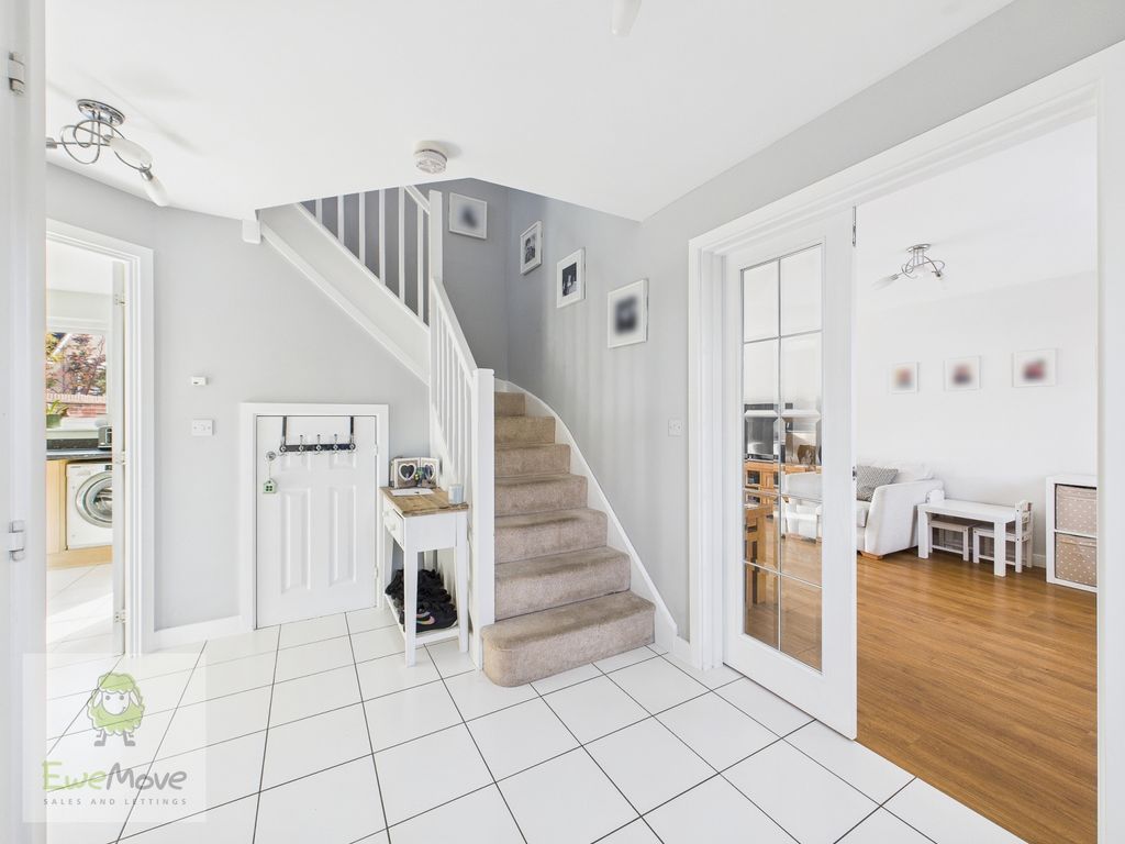 Property photo 2 of 23 Entrance Hall