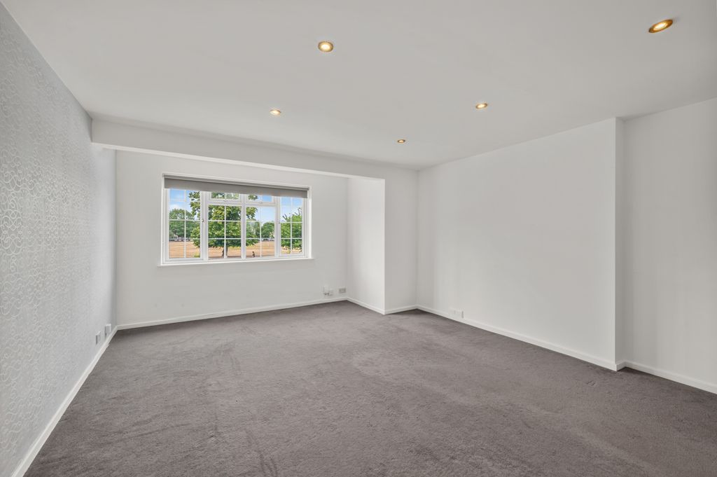 Property photo 2 of 12 Picture No. 11