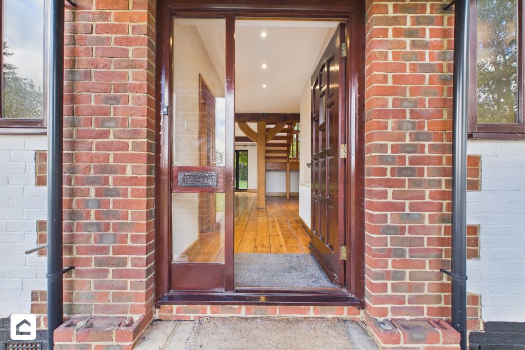 Property photo 3 of 35 Brishing Road Clarendons Rental Front Door