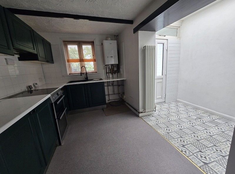 Property photo 2 of 9 Kitchen