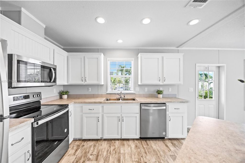 Property photo 3 of 16 <Alttext/>