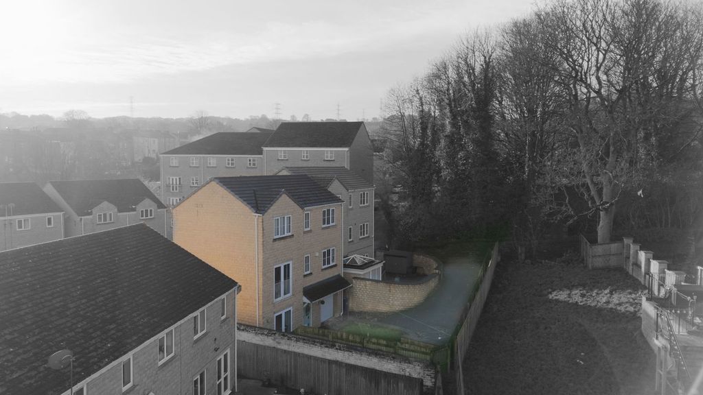 Property photo 2 of 26