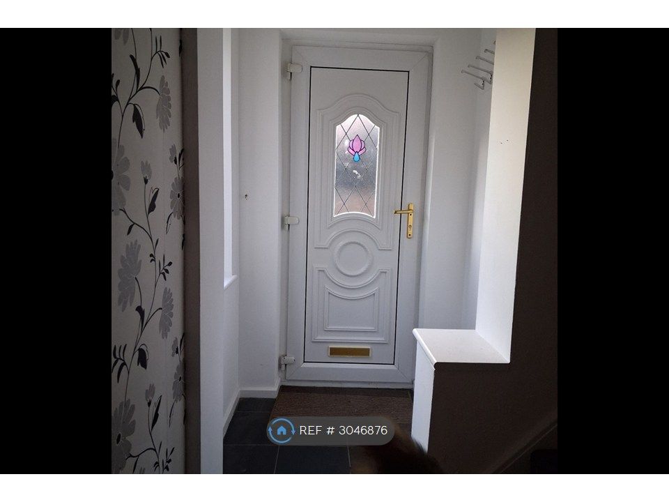 Property photo 2 of 18 Hall