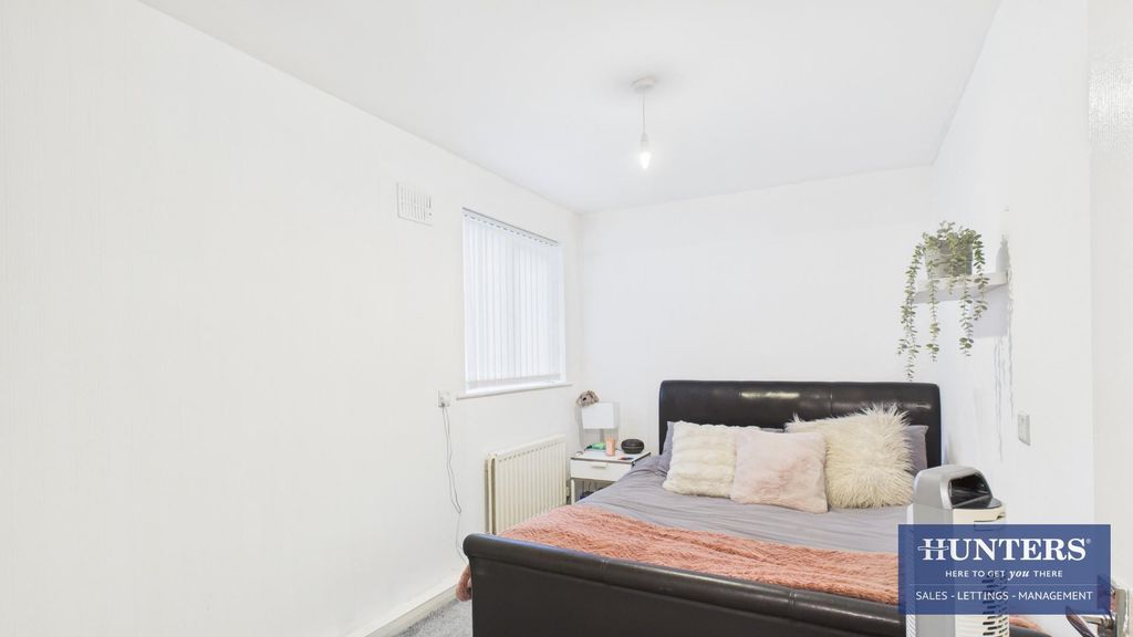 Property photo 2 of 9 Bedroom 1