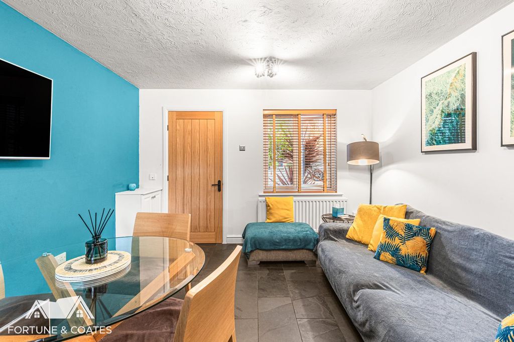 Property photo 3 of 13 Bentleydrive_16.Jpg