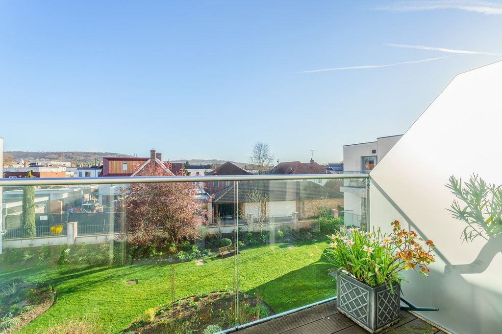 Property photo 2 of 26