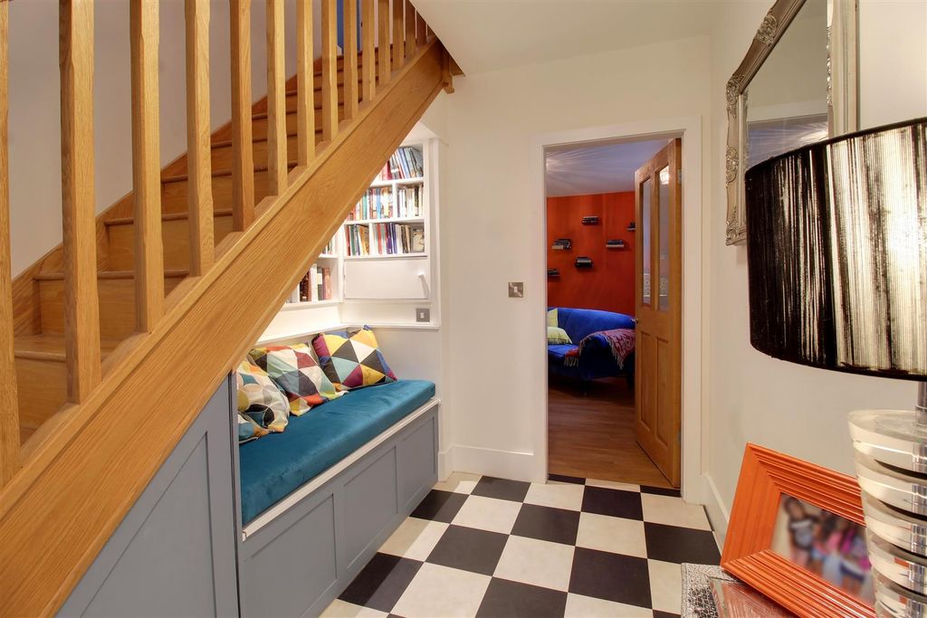 Additional image 19 of 5 bed detached house for salePeplins Way, Brookmans Park AL9
