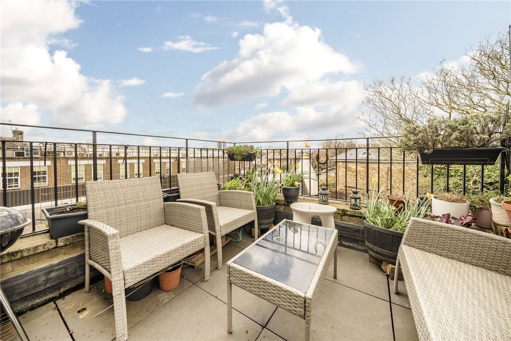 Property photo 2 of 13 Terrace