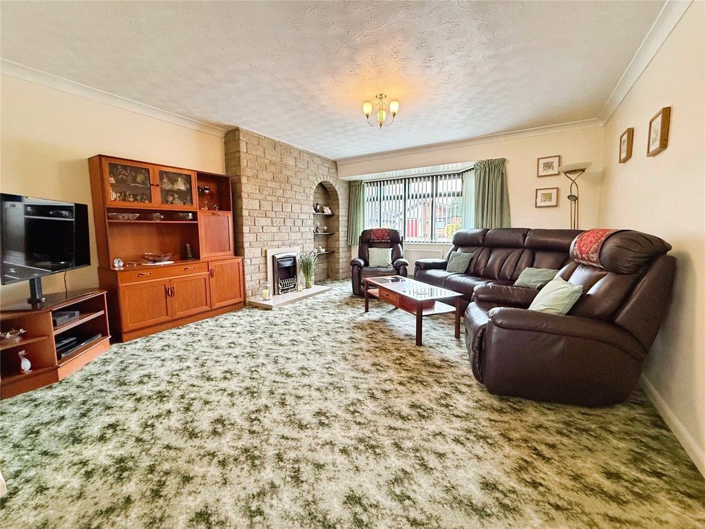 Property photo 2 of 21 Lounge