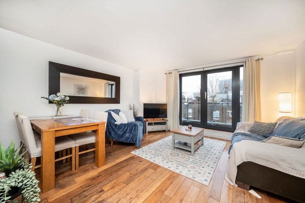 Property photo 2 of 8