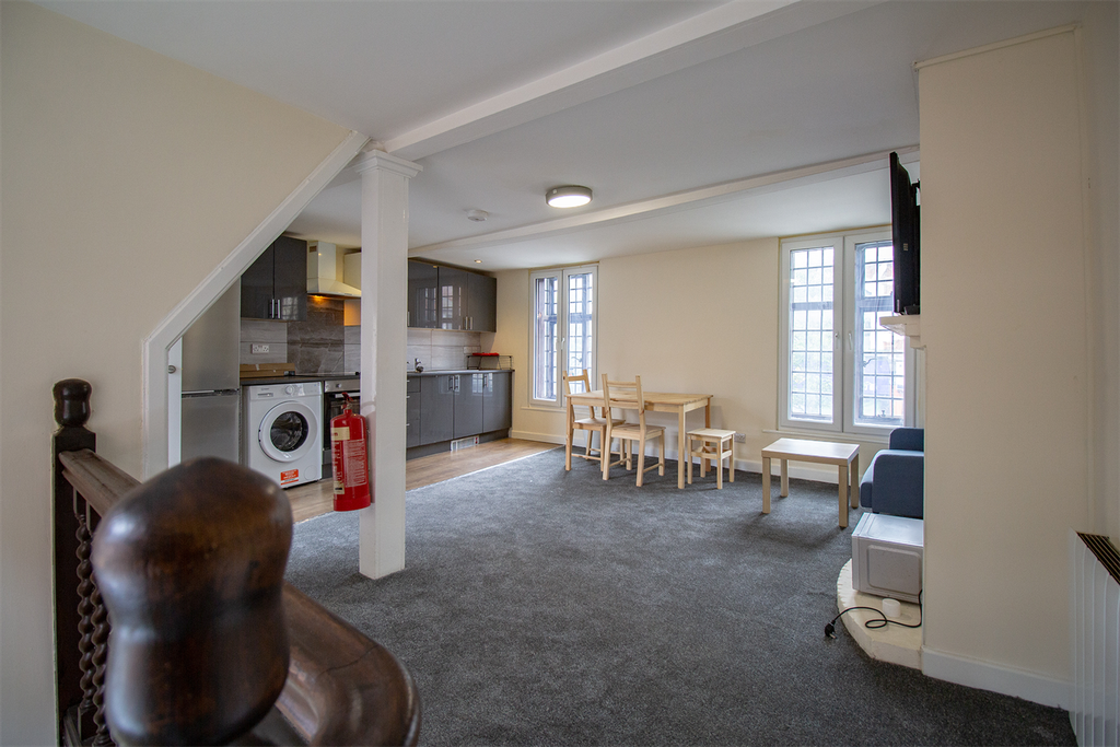 Property photo 2 of 25 Lounge / Kitchen