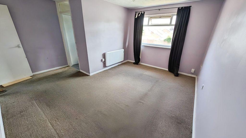 Property photo 2 of 12 86E66490-Lounge.Jpg