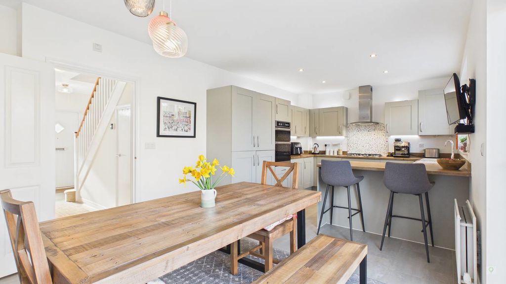 Property photo 2 of 21 Photo 16